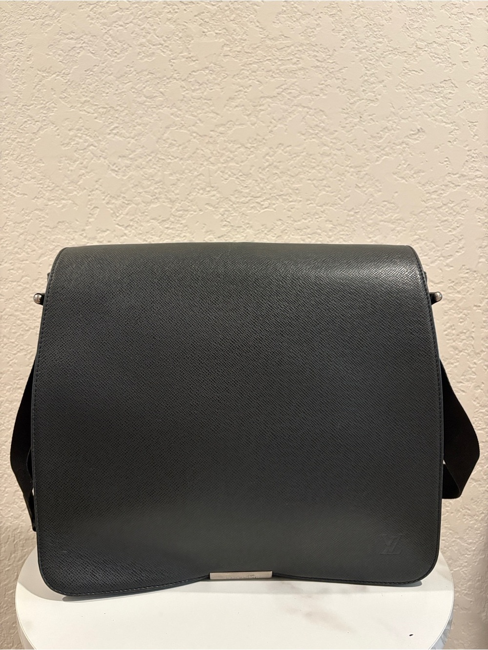 Louis Vuitton Viktor Taiga
Leather Nylon Black 
Shoulder Bag